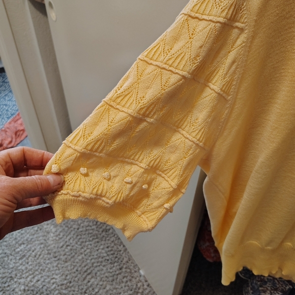 Yellow sweater - Picture 4 of 5